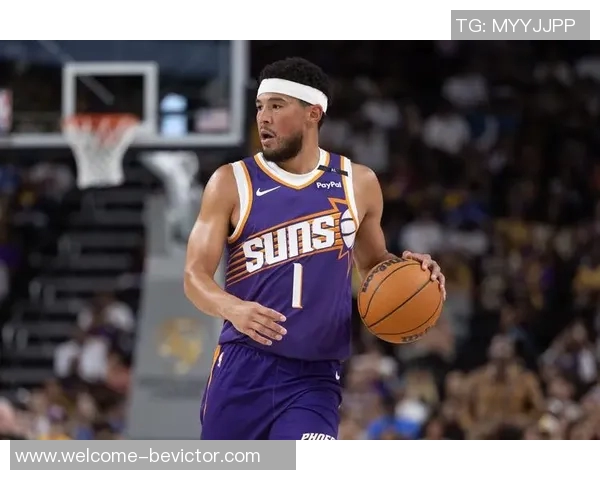 布克场均30分4板7助展现超强实力被美媒评为球队头号选择